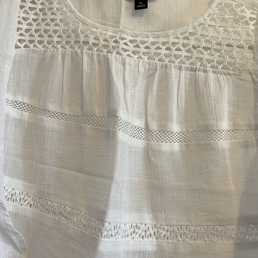 Woman’s a.n.a. White textured top, Size XL - Picture 2 of 6